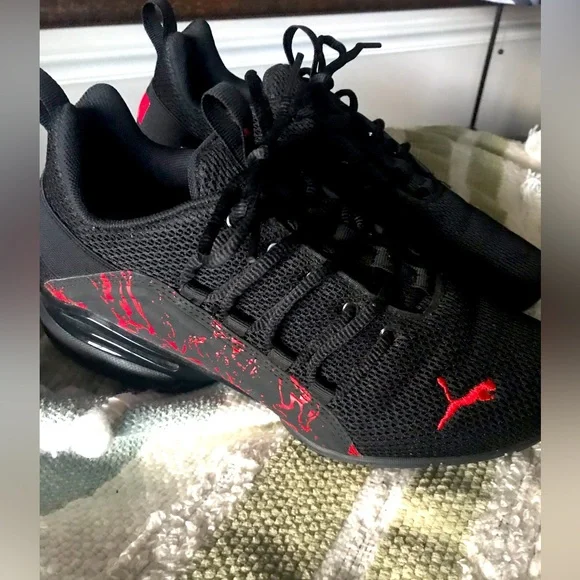 Puma Running Shoes NWOT ❤️🖤 - Picture 3 of 8
